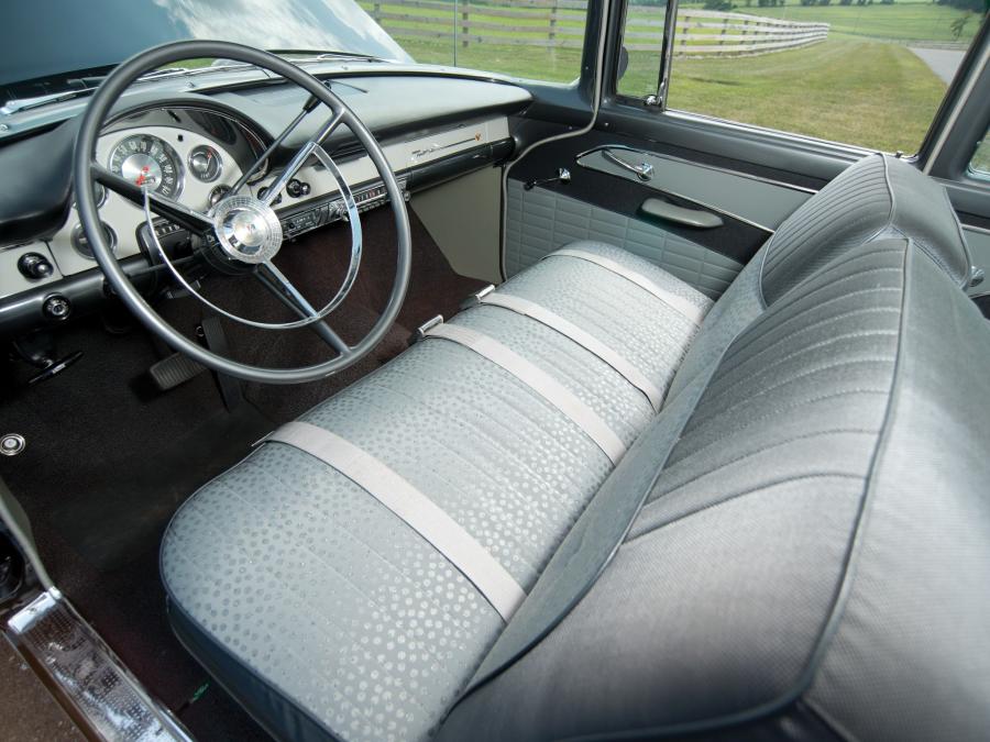  Ford Fairlane Club Sedan 1956 года  (фото 7 из 18)